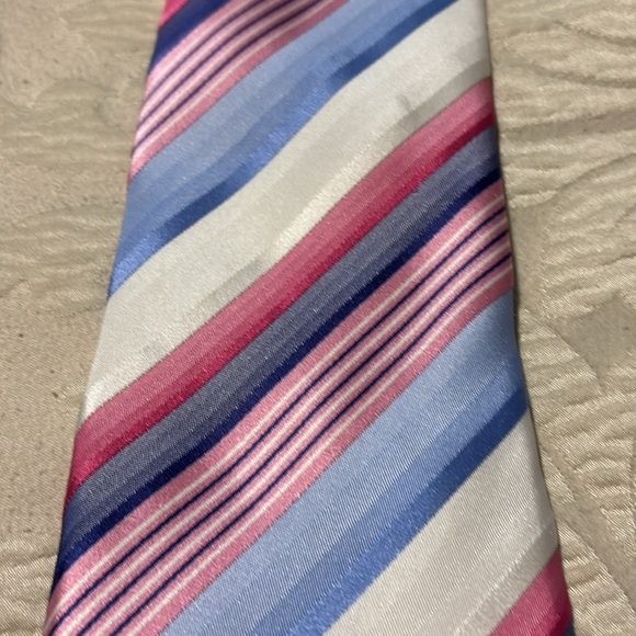 Beautiful 100% Silk tie - Picture 2 of 3